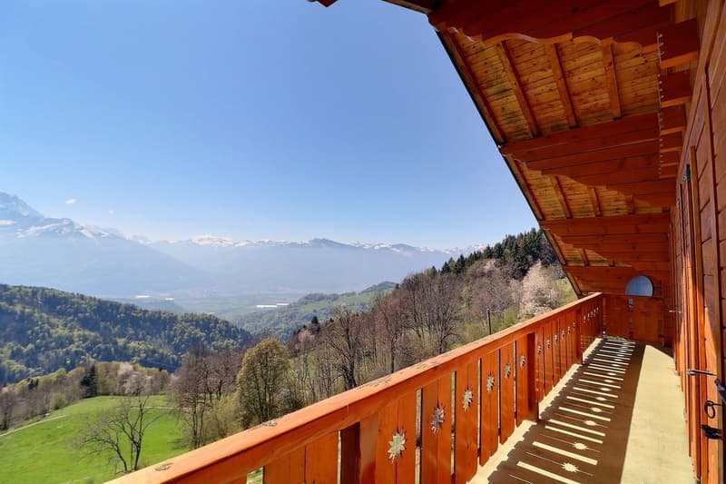Large 9-room chalet with a pool in a very quiet area with a grand panoramic view (12)