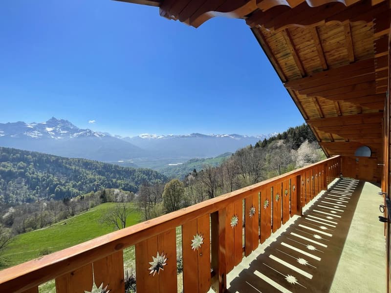 Large 9-room chalet with a pool in a very quiet area with a grand panoramic view (4)