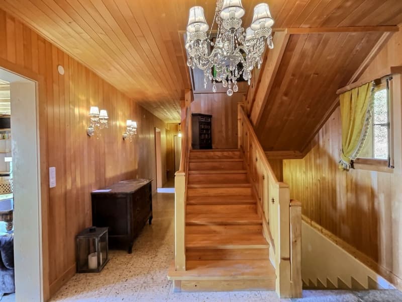 Large 9-room chalet with a pool in a very quiet area with a grand panoramic view (9)