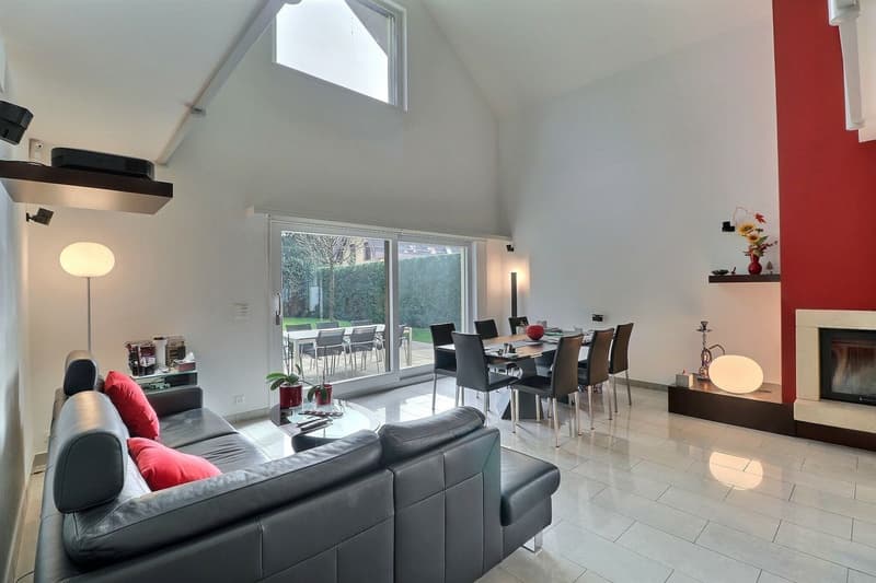 Beautiful individual villa with 7.5 rooms and outdoor swimming pool in a quiet residential area (8)