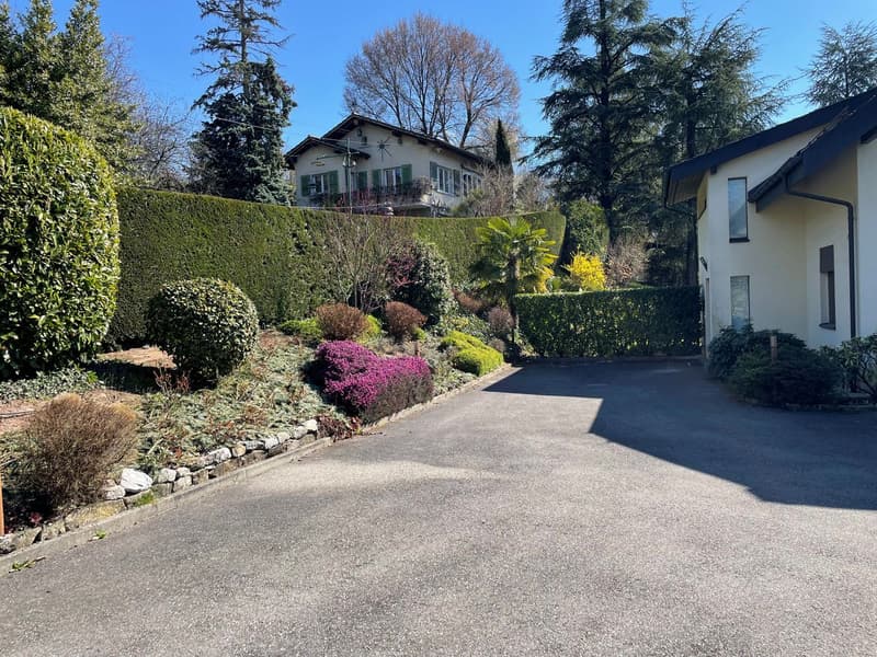 Beautiful individual villa with 7.5 rooms and outdoor swimming pool in a quiet residential area (6)
