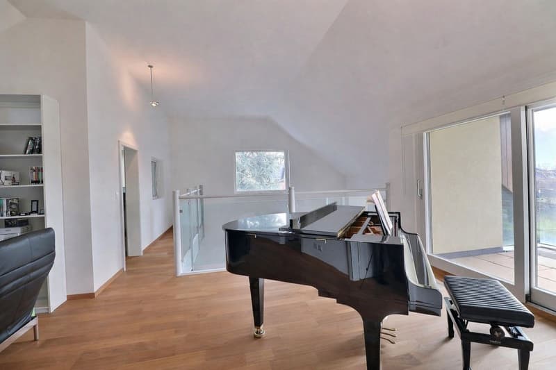 Beautiful individual villa with 7.5 rooms and outdoor swimming pool in a quiet residential area (11)