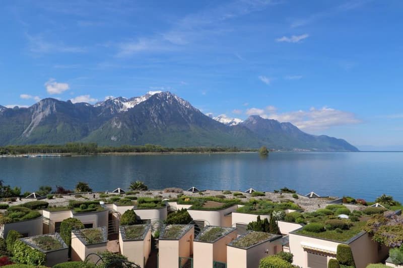On the lake shore with panoramic view (1)
