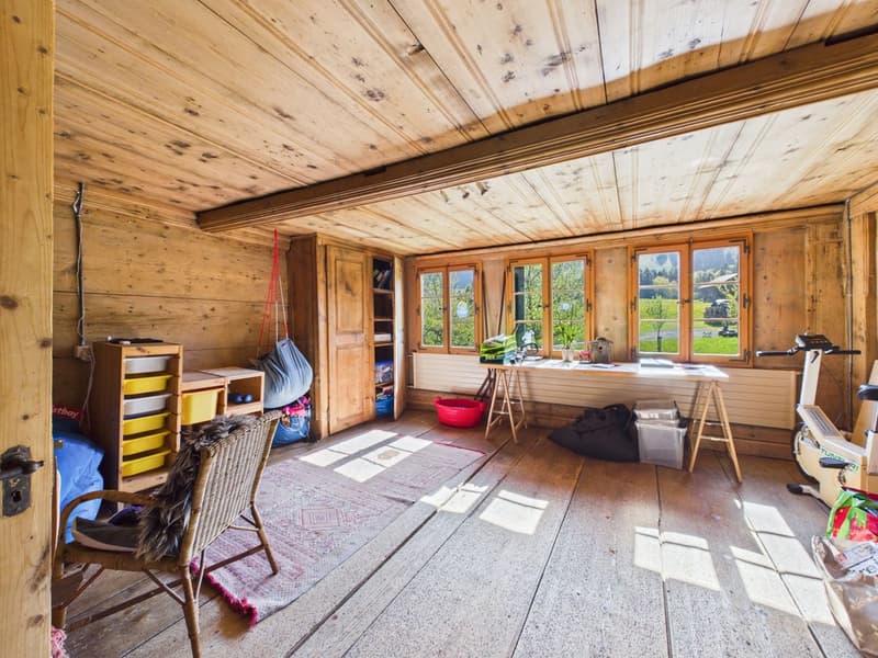 Rare opportunity to buy an old chalet in Château-d'Oex (4)