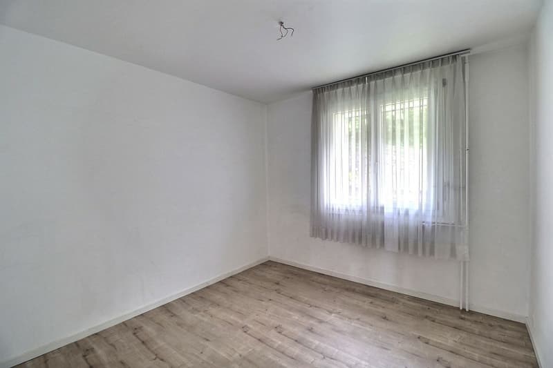 OPPORTUNITY: 4.5-ROOM APARTMENT AVAILABLE IMMEDIATELY WITH BUS STOPS NEARBY (11)