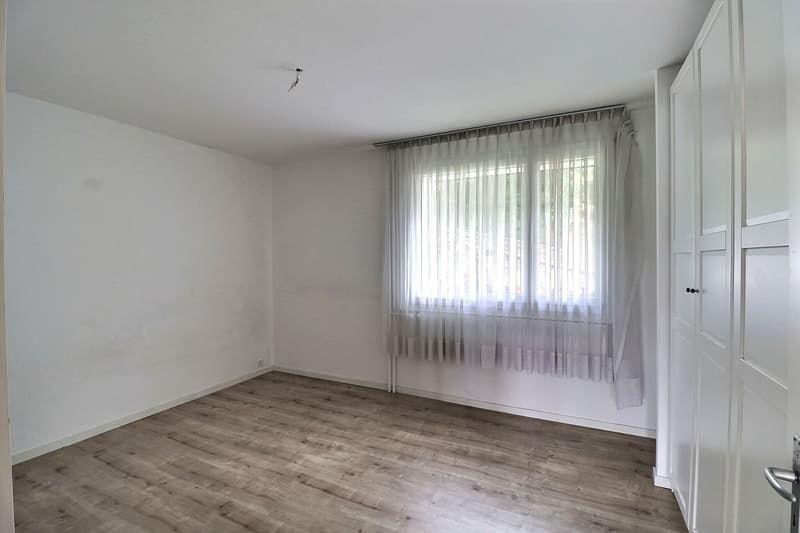 OPPORTUNITY: 4.5-ROOM APARTMENT AVAILABLE IMMEDIATELY WITH BUS STOPS NEARBY (13)