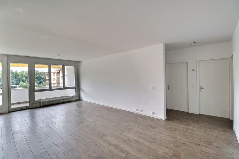 OPPORTUNITY: 4.5-ROOM APARTMENT AVAILABLE IMMEDIATELY WITH BUS STOPS NEARBY (7)