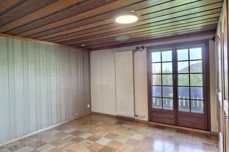 OPPORTUNITÀ DA AFFERRARE CARINO CHALET DI 5,5 LOCALI CON BELLA VISTA NELLA ZONA TRANQUILLA (12)