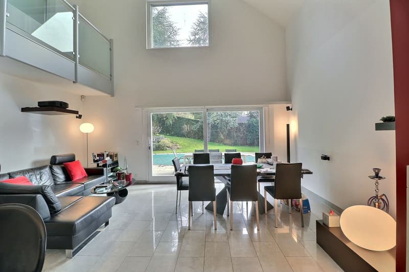 Sehr schöne individuelle 7,5-Zimmer-Villa mit Pool in ruhiger Wohngegend (7)