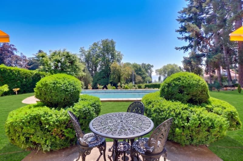 EXCEPTIONAL 8.5-ROOM PROPERTY SOUTH OF LAUSANNE WITH SWIMMING POOL, LARGE GARDEN AND BEAUTIFUL VIEW (9)