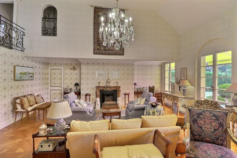 EXCEPTIONAL 8.5-ROOM PROPERTY SOUTH OF LAUSANNE WITH SWIMMING POOL, LARGE GARDEN AND BEAUTIFUL VIEW (5)
