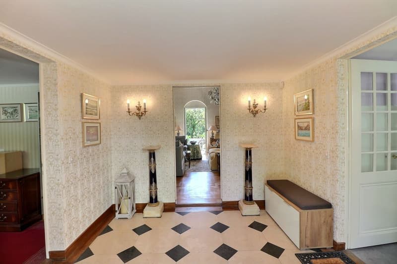 EXCEPTIONAL 8.5-ROOM PROPERTY SOUTH OF LAUSANNE WITH SWIMMING POOL, LARGE GARDEN AND BEAUTIFUL VIEW (8)