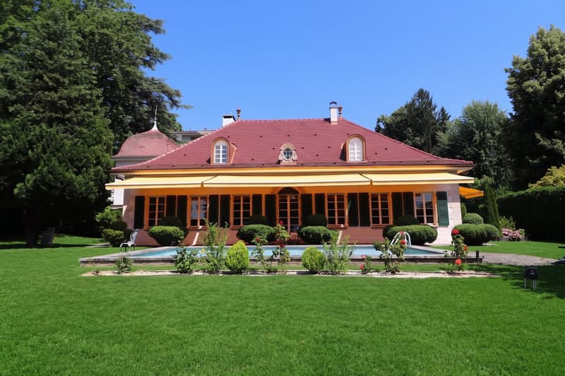 EXCEPTIONAL 8.5-ROOM PROPERTY SOUTH OF LAUSANNE WITH SWIMMING POOL, LARGE GARDEN AND BEAUTIFUL VIEW (2)
