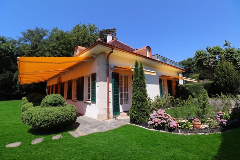 EXCEPTIONAL 8.5-ROOM PROPERTY SOUTH OF LAUSANNE WITH SWIMMING POOL, LARGE GARDEN AND BEAUTIFUL VIEW (12)