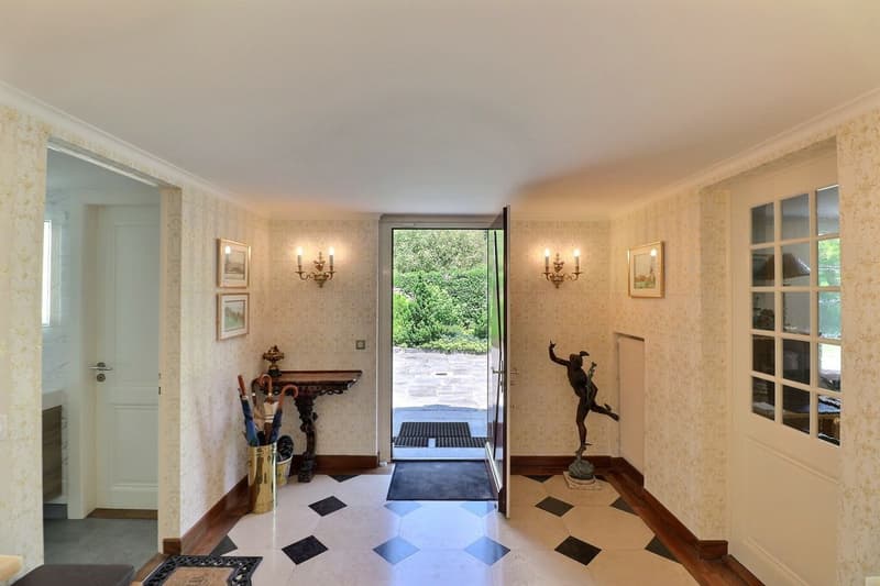 EXCEPTIONAL 8.5-ROOM PROPERTY SOUTH OF LAUSANNE WITH SWIMMING POOL, LARGE GARDEN AND BEAUTIFUL VIEW (7)