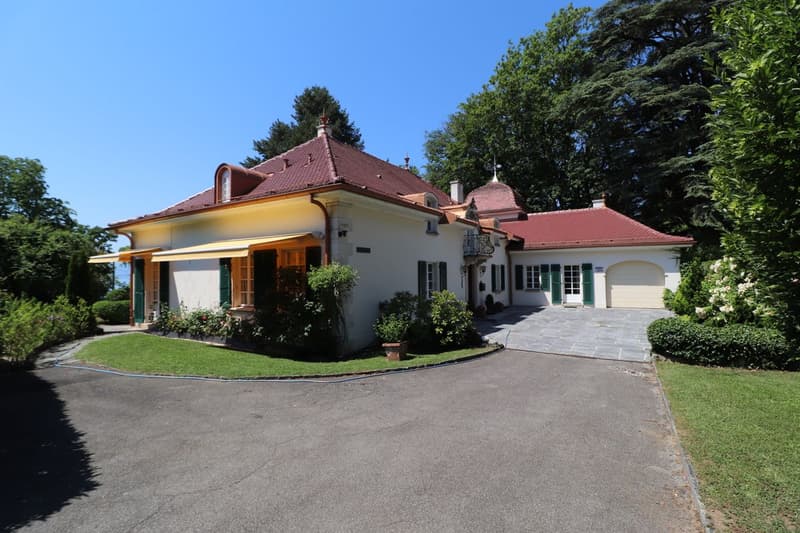 EXCEPTIONAL 8.5-ROOM PROPERTY SOUTH OF LAUSANNE WITH SWIMMING POOL, LARGE GARDEN AND BEAUTIFUL VIEW (11)