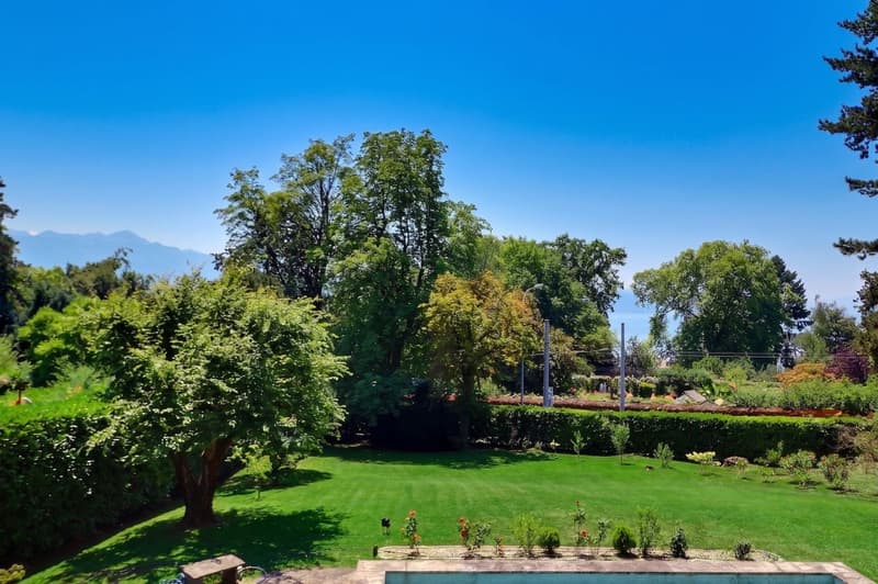 EXCEPTIONAL 8.5-ROOM PROPERTY SOUTH OF LAUSANNE WITH SWIMMING POOL, LARGE GARDEN AND BEAUTIFUL VIEW (10)