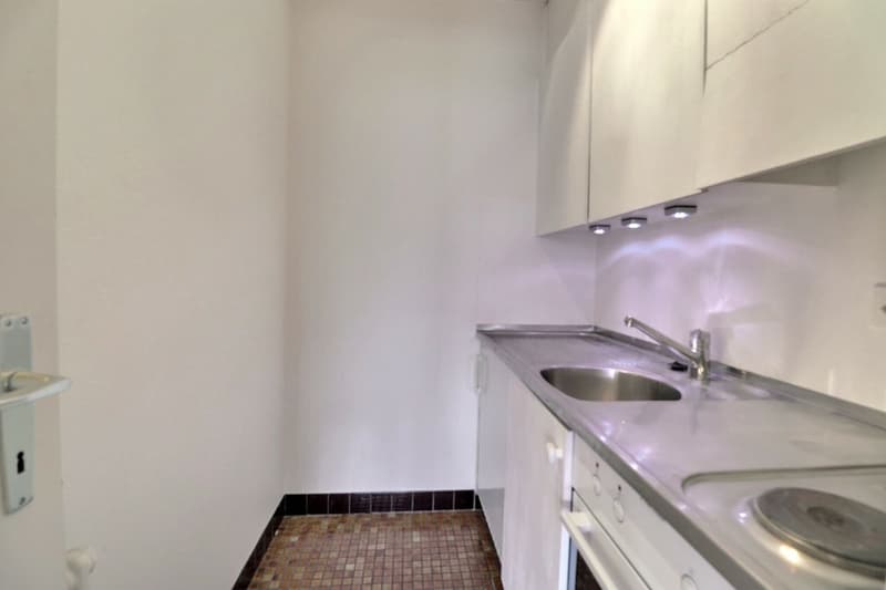 APPARTEMENT DE 1,5 PIECES AVEC TRES BONNE SITUATION ET BELLE VUE SUR LE LAC ET LES MONTAGNES (10)