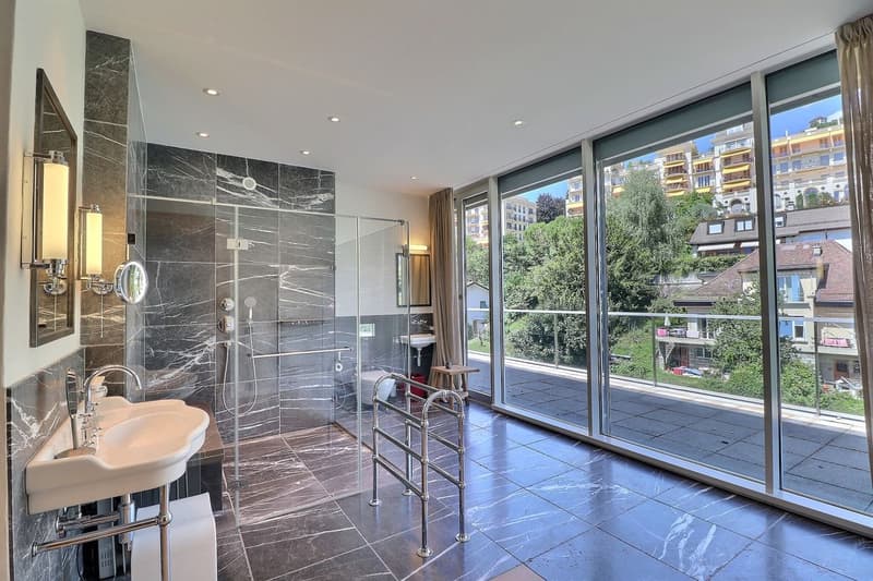 GRANDE SALLE DE BAINS DE LA CHAMBRE PRINCIPALE 1