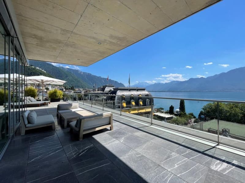 GRANDE TERRASSE DE LA FACADE SUD AVEC VUE PANORAMIQUE IMPRENABLE