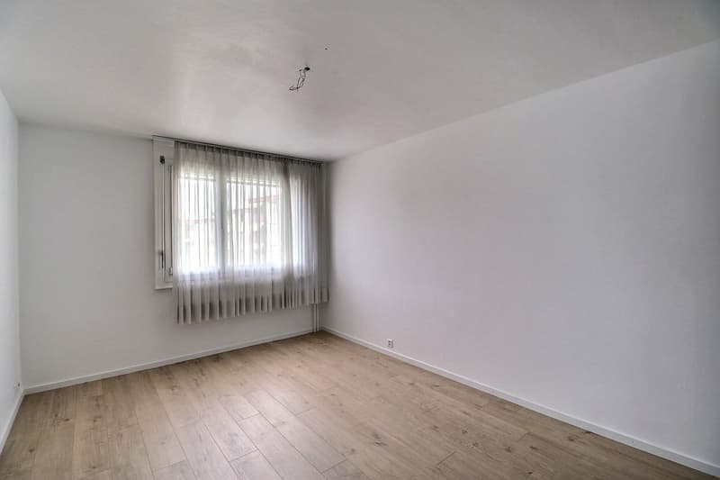 OPPORTUNITE: APPARTEMENT DE 4,5 PIECES LIBRE DE SUITE AVEC ARRETS DE BUS A PROXIMITE (9)