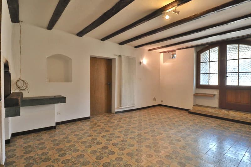 RARE - House to renovate (2)
