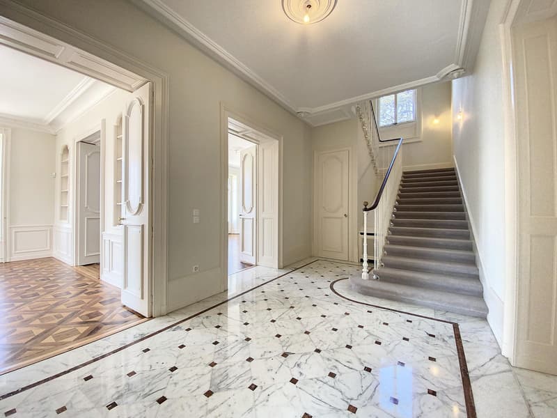 Exceptional and prestigious property (fully renovated) (2)
