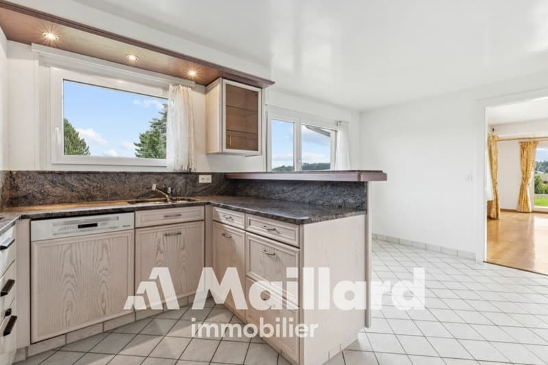 Elegant family property in the heart of nature (9)