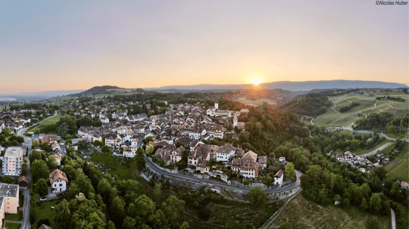 Elegant, spacious and bright, in the heart of the old Bourg! (9)