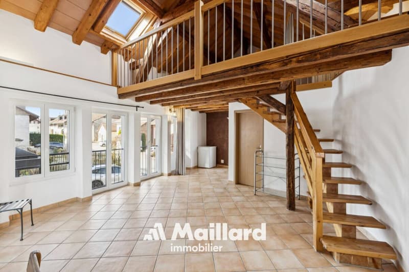 Beautifully renovated building with independent studio-office (9)