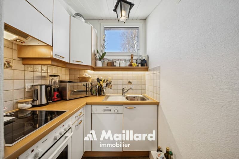 Generous property of 2 apartments and outbuilding in Épendes (13)