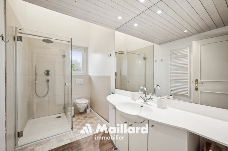 Exceptional villa with panoramic views of Mont Blanc, Lake Geneva and the Alps (7)