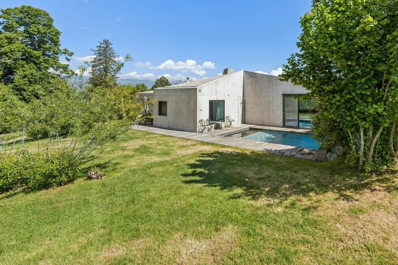 Villa di architettura contemporanea nel cuore di un ambiente privilegiato (20)