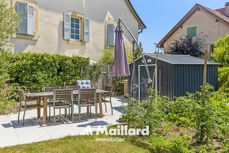 Spacious duplex with private garden and parking spaces (1)