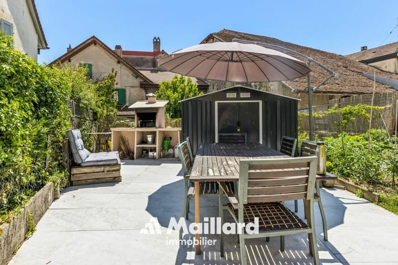 Spacious duplex with private garden and parking spaces (2)
