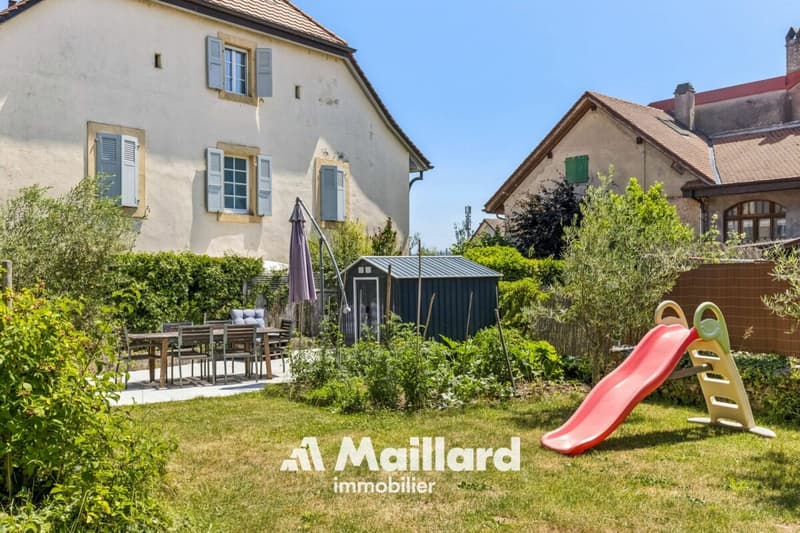 Spacious duplex with private garden and parking spaces (19)