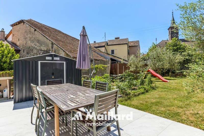 Spacious duplex with private garden and parking spaces (3)