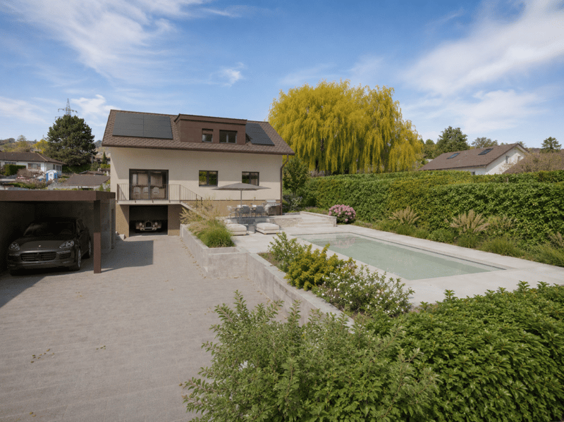 Prächtige Einzelvilla mit Pool in bevorzugter Lage (2)