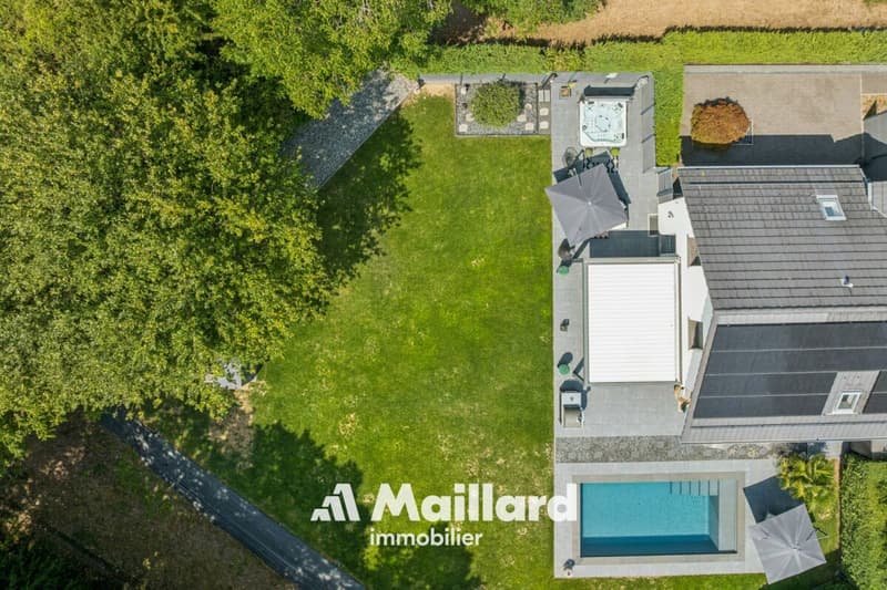 Villa contemporaine avec piscine dans un cadre naturel exceptionnel (2)