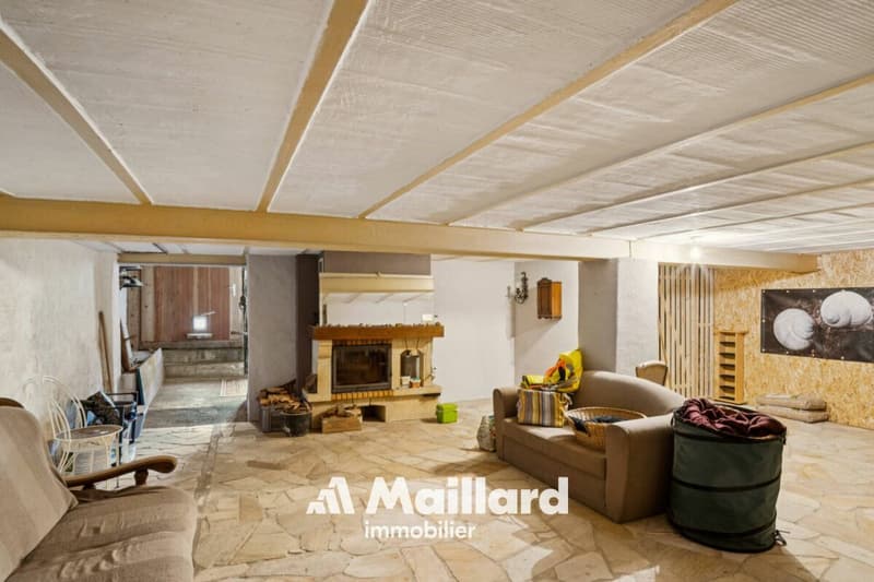 Maison de caractère atypique avec potentiel d'agrandissement (10)