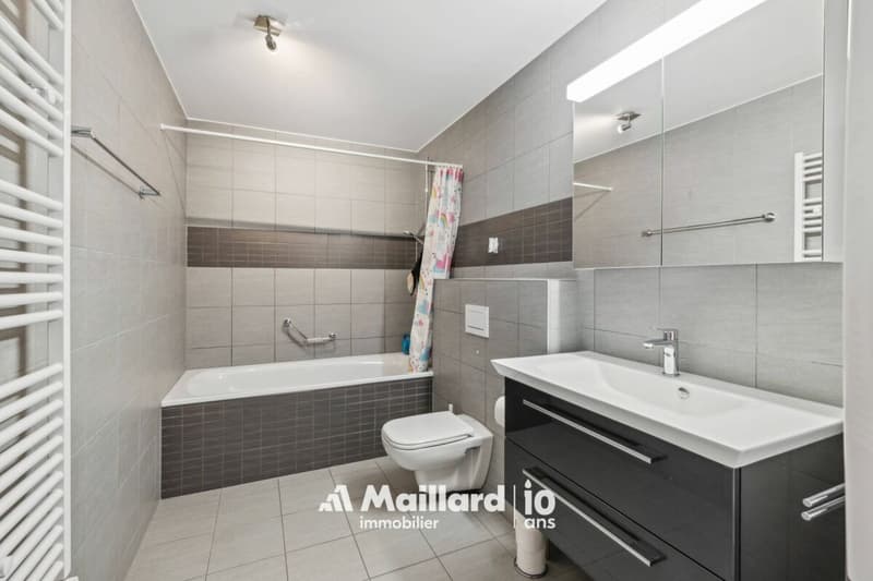 4.5 pièces avec immense terrasse de 60 m² et jardin (16)