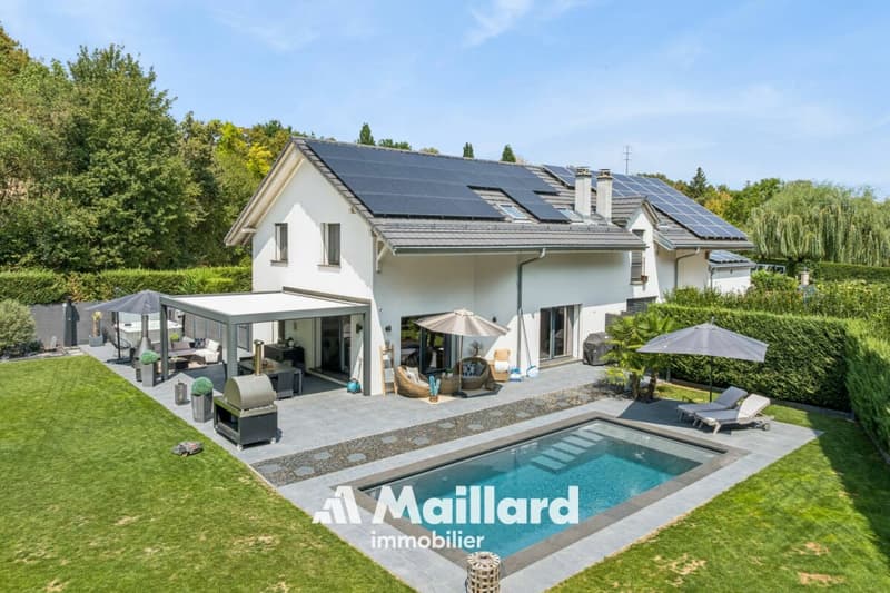 Villa contemporaine avec piscine dans un cadre naturel exceptionnel (1)