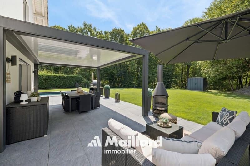 Villa contemporaine avec piscine dans un cadre naturel exceptionnel (4)