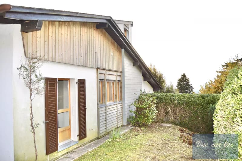Casa familiare degli anni '60, con vista sul lago. (9)