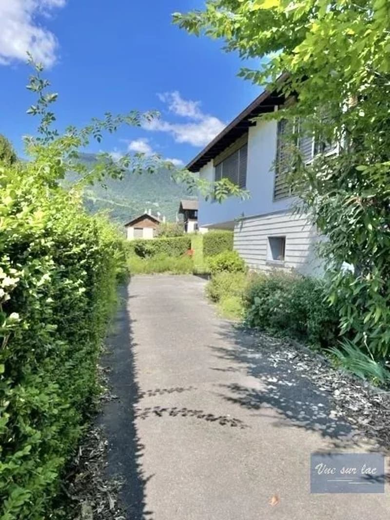Casa familiare degli anni '60, con vista sul lago. (3)