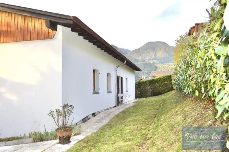Casa familiare degli anni '60, con vista sul lago. (10)