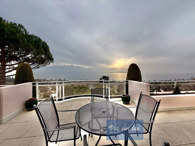Prestigiosa Proprietà di Architetto con Vista Panoramica (2)
