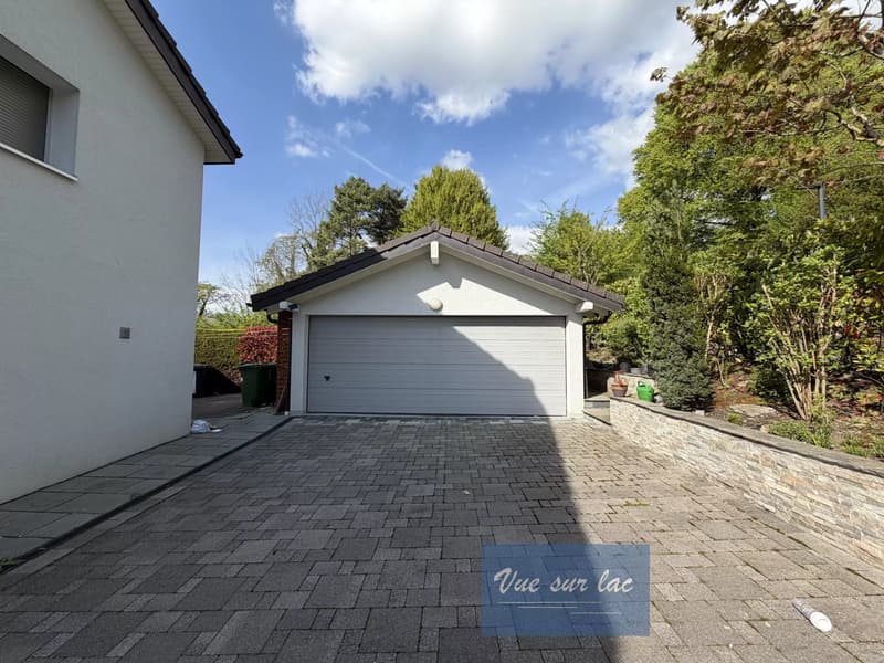 Contemporary individual villa on a beautiful and large plot (2)