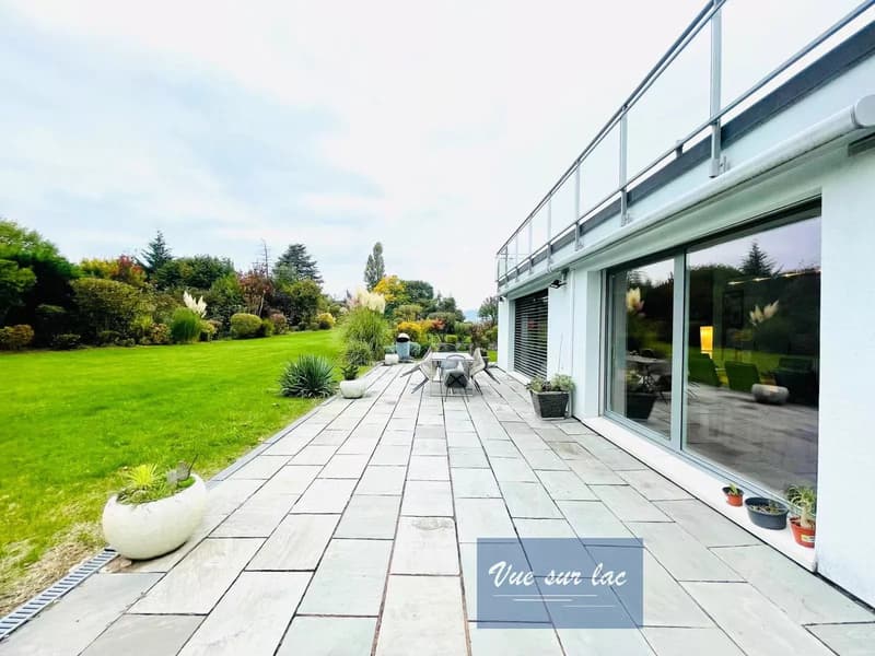 Contemporary individual villa on a beautiful and large plot (3)