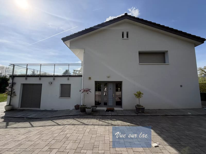 Contemporary individual villa on a beautiful and large plot (5)